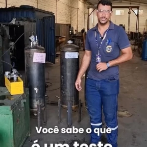  O teste hidrostático NR-13 é essencial para garantir a segurança e a integridade de equipamentos sob pressão, como caldeiras e vasos de pressão. Esse procedimento detecta possíveis vazamentos e falhas, preservando a segurança dos colaboradores e do ambiente de trabalho.   Conte com a REW Engenharia!   🔗 Clica no link da bio e fale conosco.  📍 Av. Professor Mello Cançado, 2035, Belvedere - Pará de Minas - MG  #rewengenharia #segurança #nr13 #inspecao #inspecaonr13 #testehidrostático #vasosdepressao #caldeiras